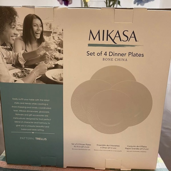 New In Box Mikasa Trellis Bone China White Dinner Plates, Set of 4 - Picture 2 of 7